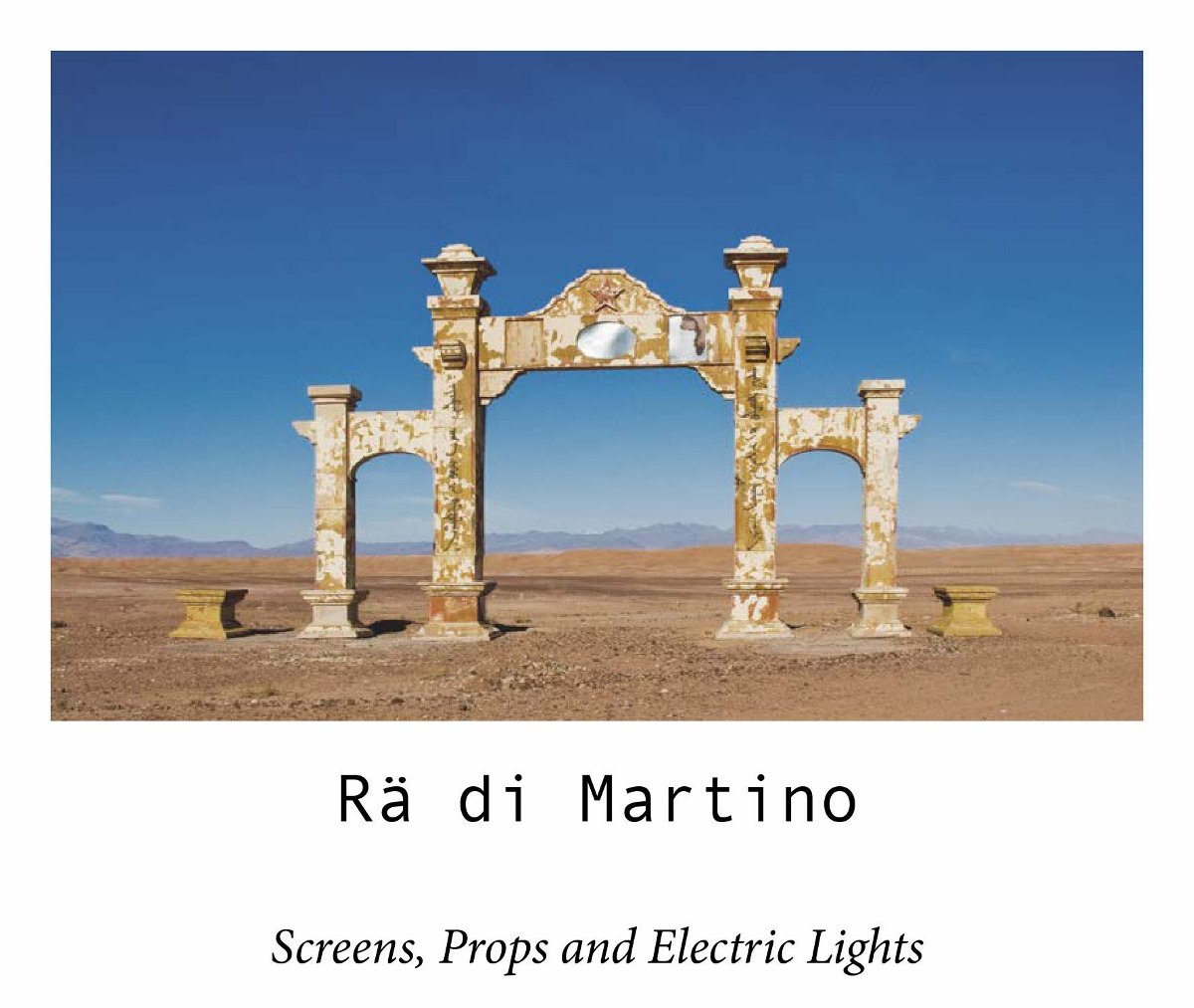 Rä di Martino – Screens props and electric lights